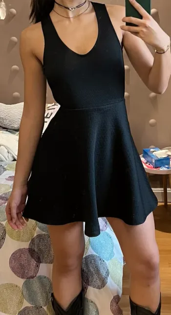 robe noir patineuse