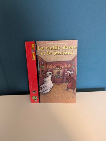 J'aime lire : La vieille dame et le fantôme