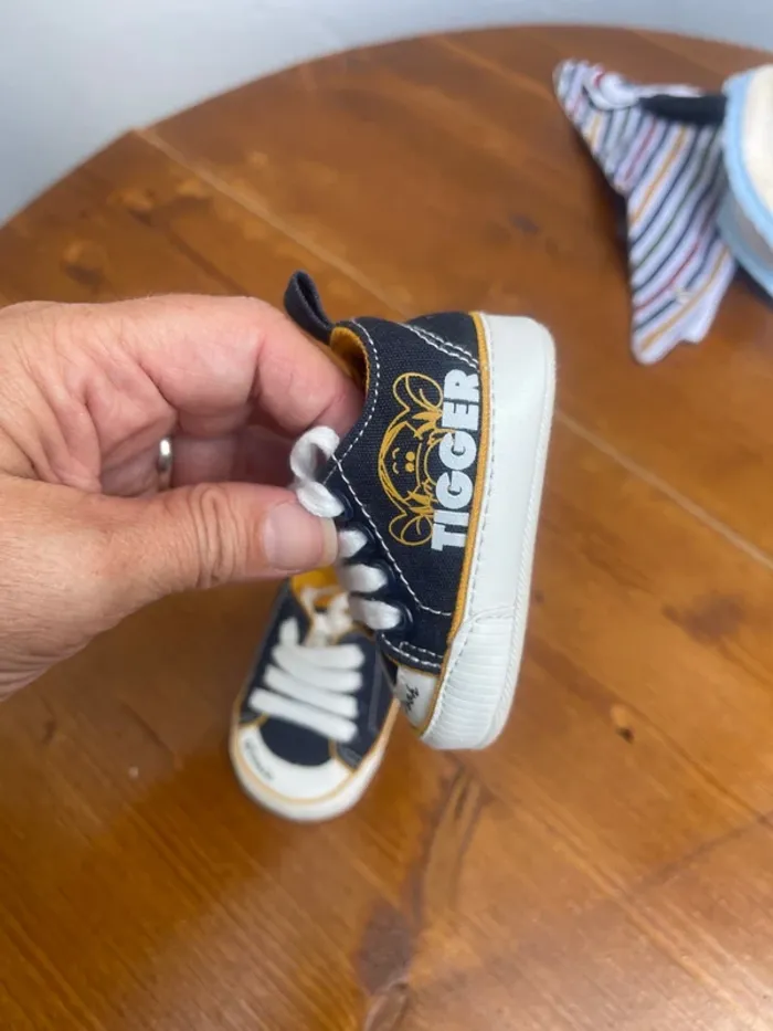 Chaussures Winnie taille 18 - photo numéro 2