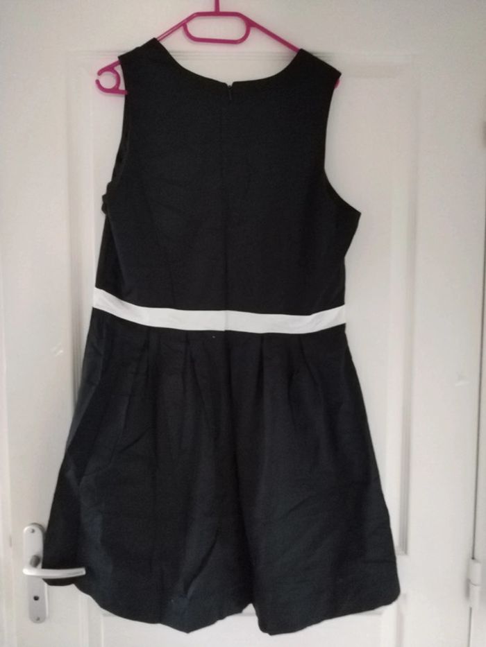 Robe neuve juste lavée taille 40/42 - photo numéro 3