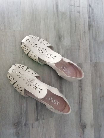 Chaussures beige neuve
