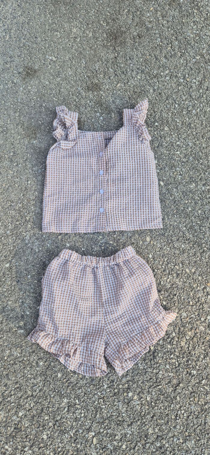 Lot vêtements débardeurs et short - photo numéro 10
