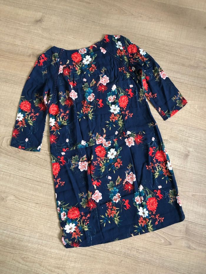 Robe bleue marine et fleurie Promod taille 38 excellent état - photo numéro 8