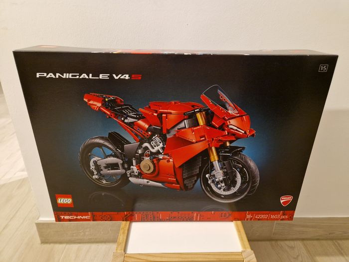 Lego  neuf moto 42202