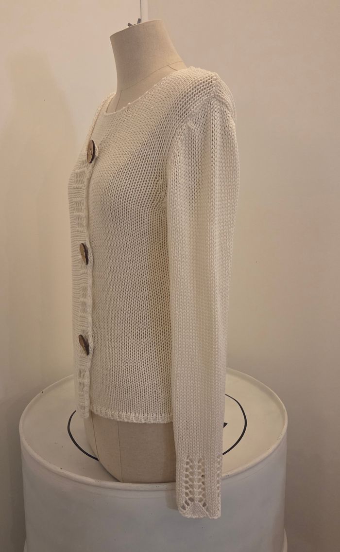 Gilet artisanal en maille ajourée écru 🌾 – gros boutons bois – style bohème chic – excellent état - photo numéro 3