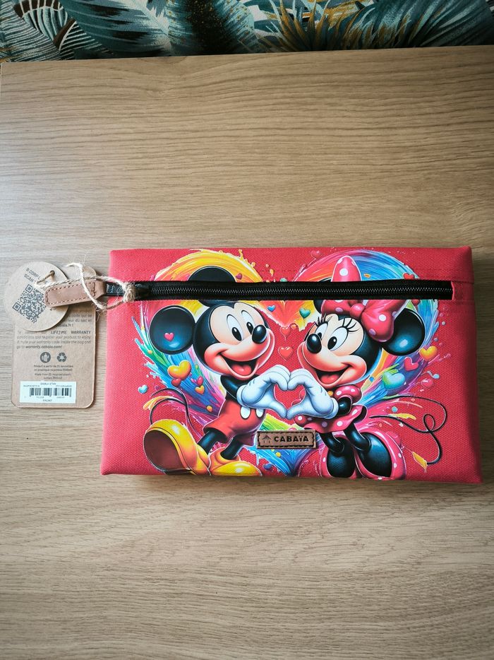Magnifique pochette avant Cabaia 😍
Customisée motif Mickey et Minnie avec coeur