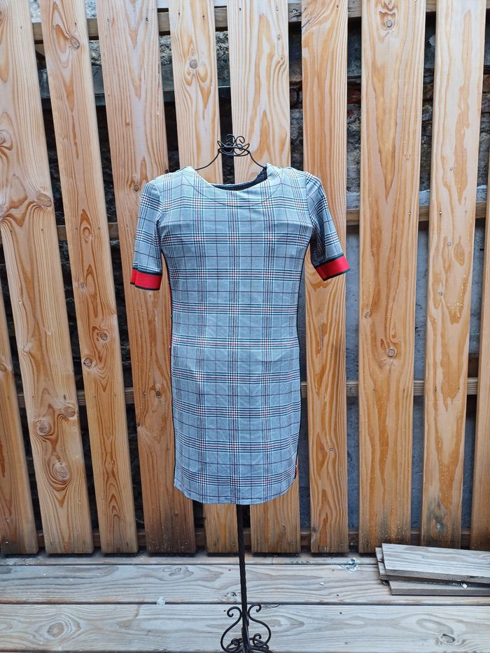 Jolie robe à carreaux bandes rouge Made in Italy taille 38