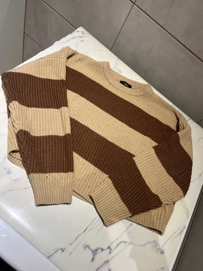 Pull marron et beige