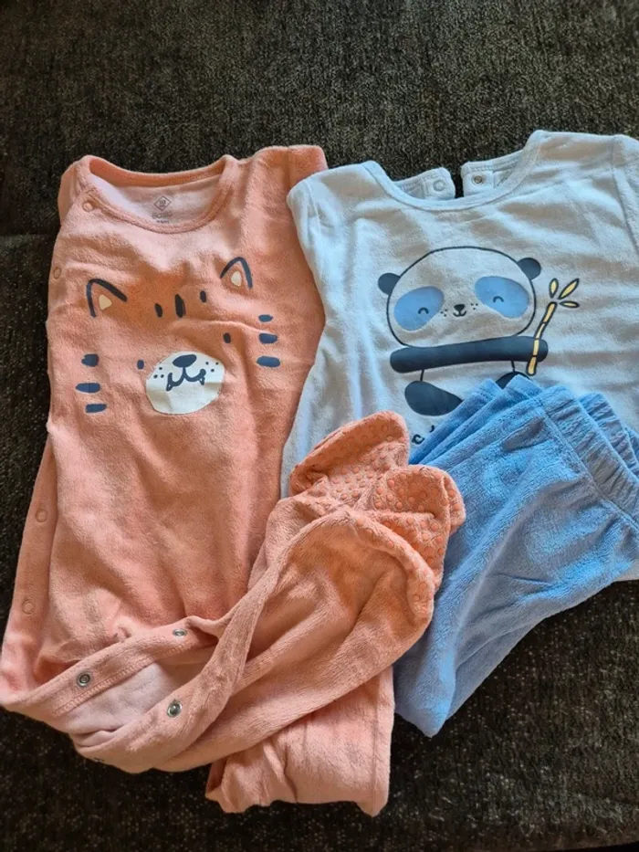 2 pyjamas