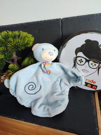 Doudou plat ours Baby club C&A bleu spirale écharpe grelot rayé Rayure DD003507