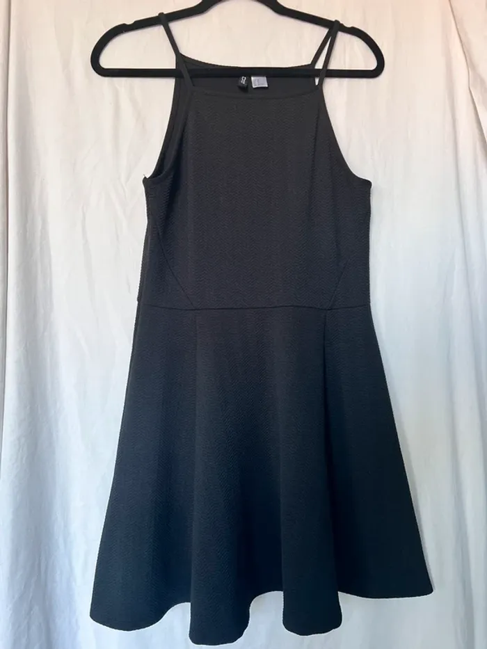 Petite robe noire ajustée