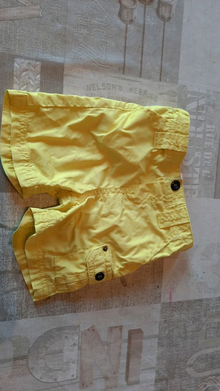 Short jaune - photo numéro 2
