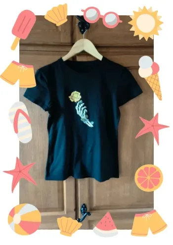 Tee shirt noir femme skull main rose