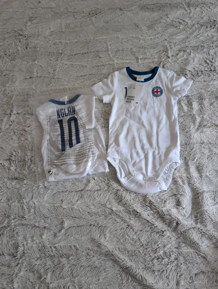 2 body neuf h&m 6/9 mois