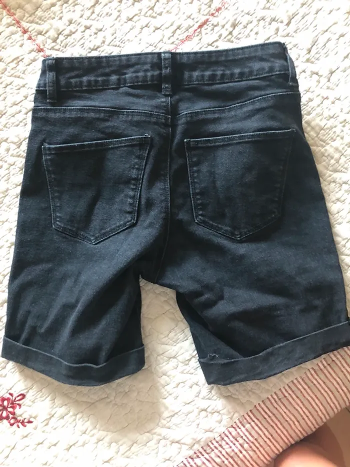 Short en jean noir en taille XS - photo numéro 4