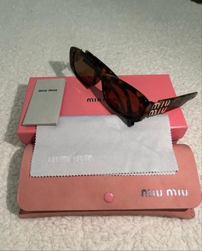 Lunette de soleil miu miu - photo numéro 3