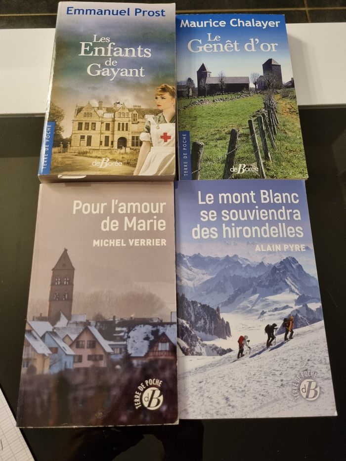 Lot de 4 livres  terre de poche
