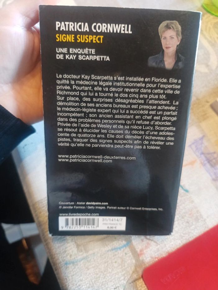 Une enquête de carpeta signe suspect de Patricia Cornwell - photo numéro 2