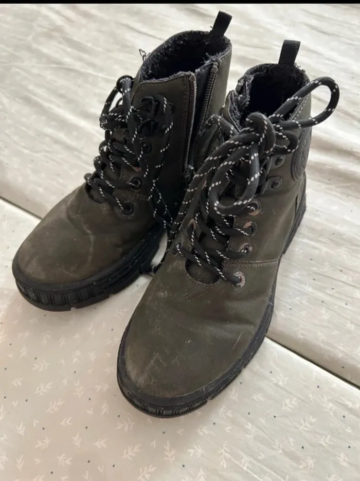 Chaussures bottes épaisses taille 32