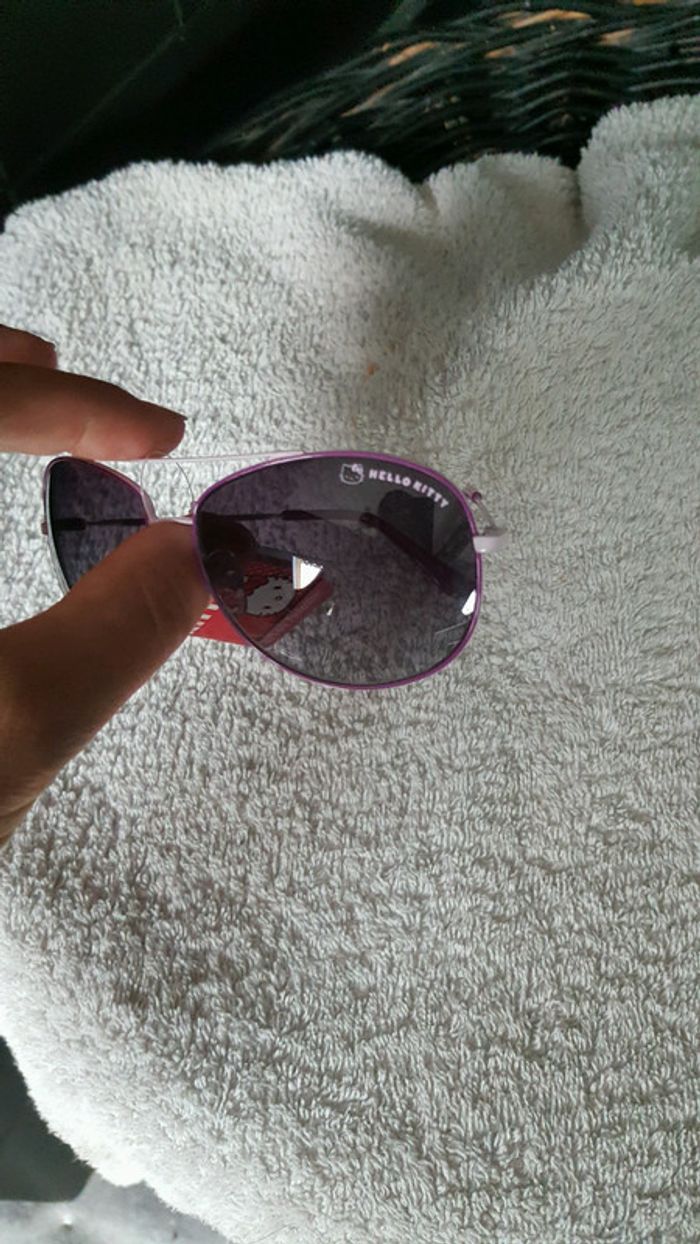 Lunettes de soleil hello kitty 😎 - photo numéro 4
