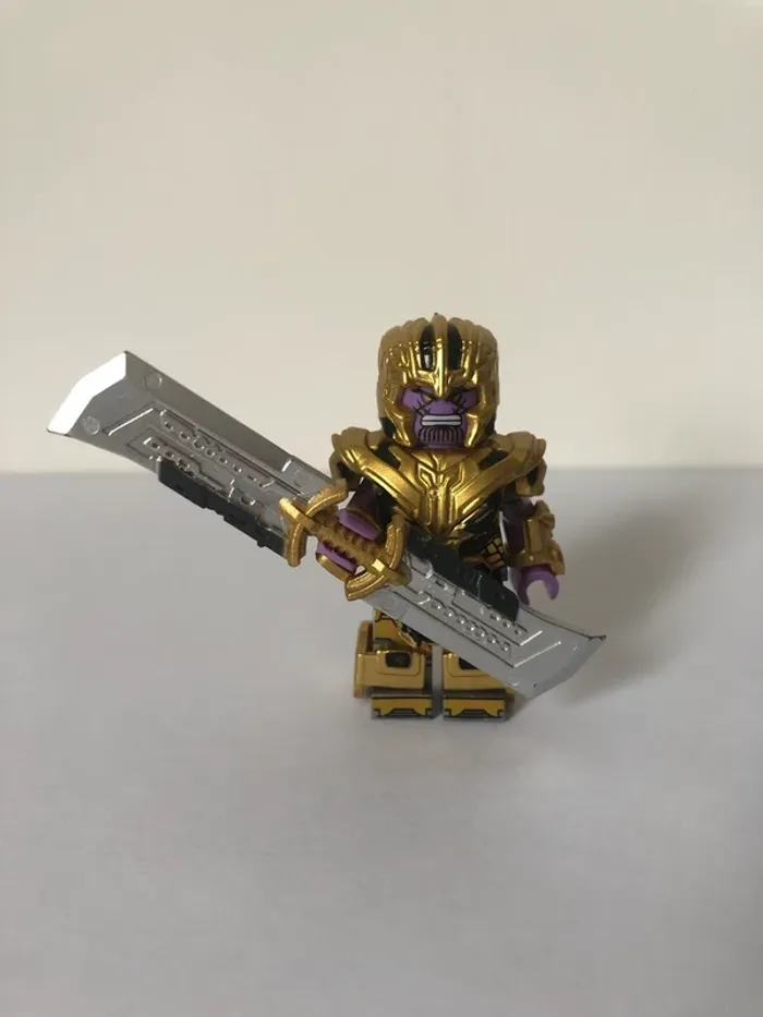 Figurine type lego Thanos. Marvel - photo numéro 2