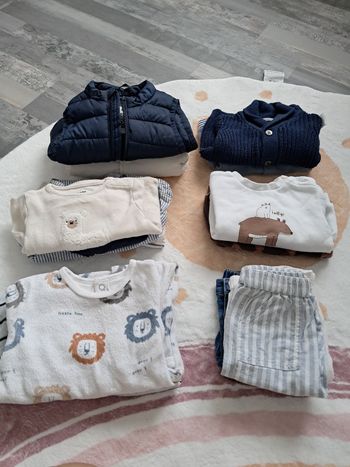 Lot vêtements garçon taille 6 mois