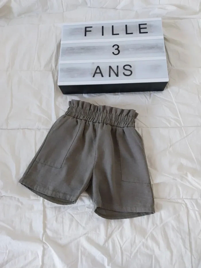Short fille ans