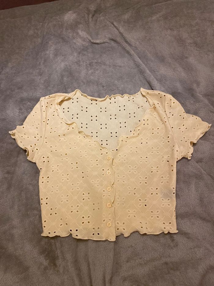 Haut court style broderie anglaise