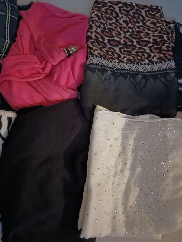 Lot de 10 écharpes, foulards, cache-cou - photo numéro 3