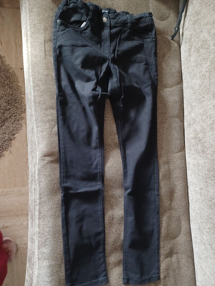 Pantalon fille 98% coton kiabi noir 12 ans très bon état - photo numéro 2