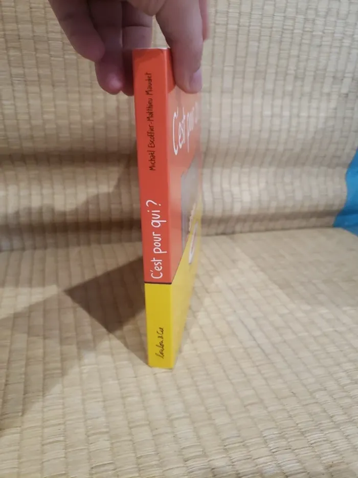 Livre C'est pour qui ? - photo numéro 2