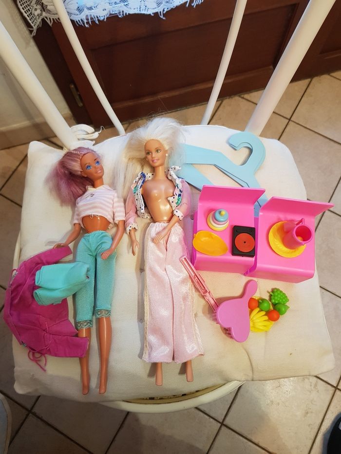 Lot de 2 barbies - photo numéro 2