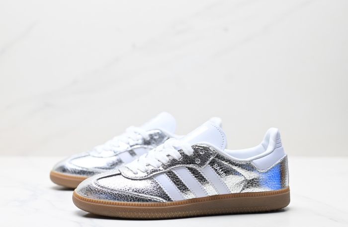 Paire de baskets Adidas Samba full argentée / neuves !