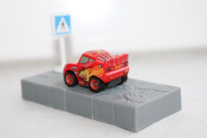 Disney Pixar Mini racer Flash Mc queen - photo numéro 3