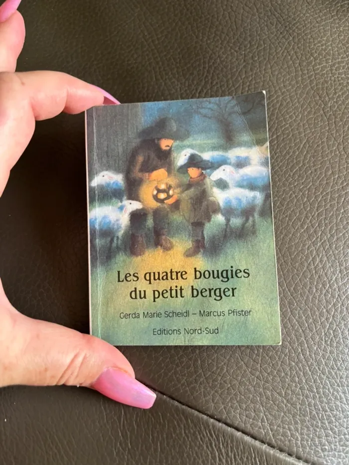Petit livre « les quatre bougies du petit berger » - photo numéro 2