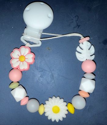 Attache tétine / attache sucette fleurs