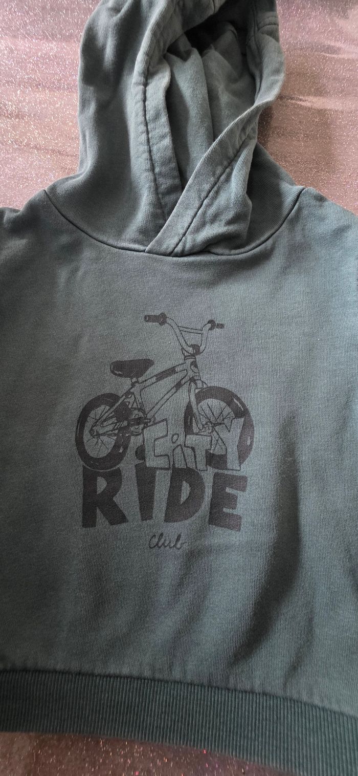 Pull a capuche - photo numéro 2