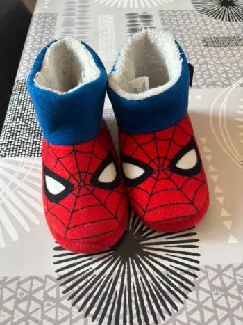 chaussons spiderman taille 28-29