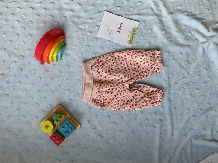 pantalon velours rose motifs coeurs fuchsia taille élastique lupilu 3/6 mois