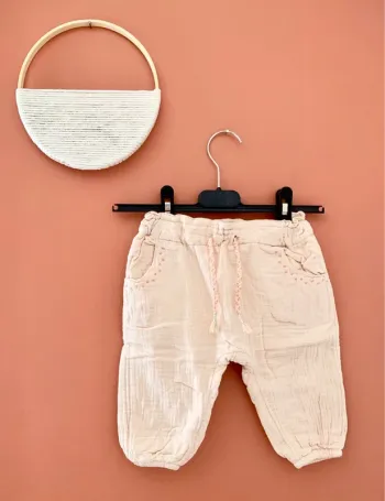🌸 Pantalon en gaze de coton rose poudré TAO – 9 mois