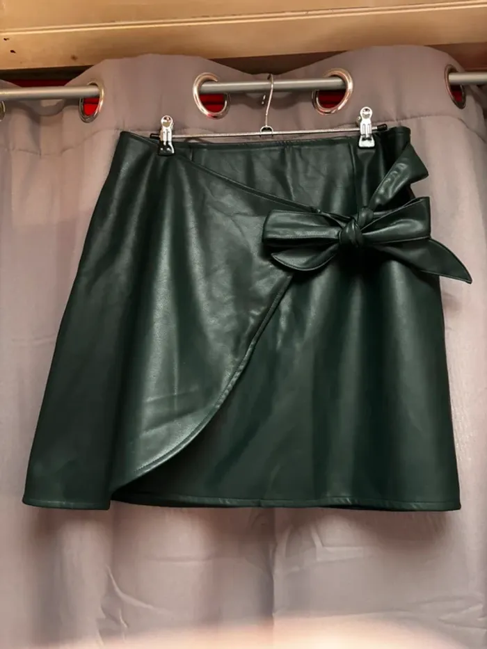 Jupe imitation cuir vert sapin, jupe courte taille L - photo numéro 8
