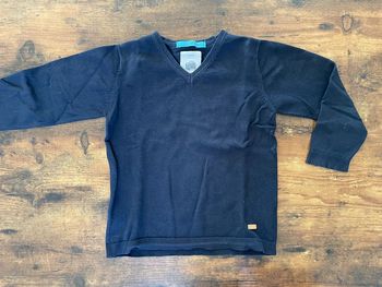Pull en laine file bleu avec col V