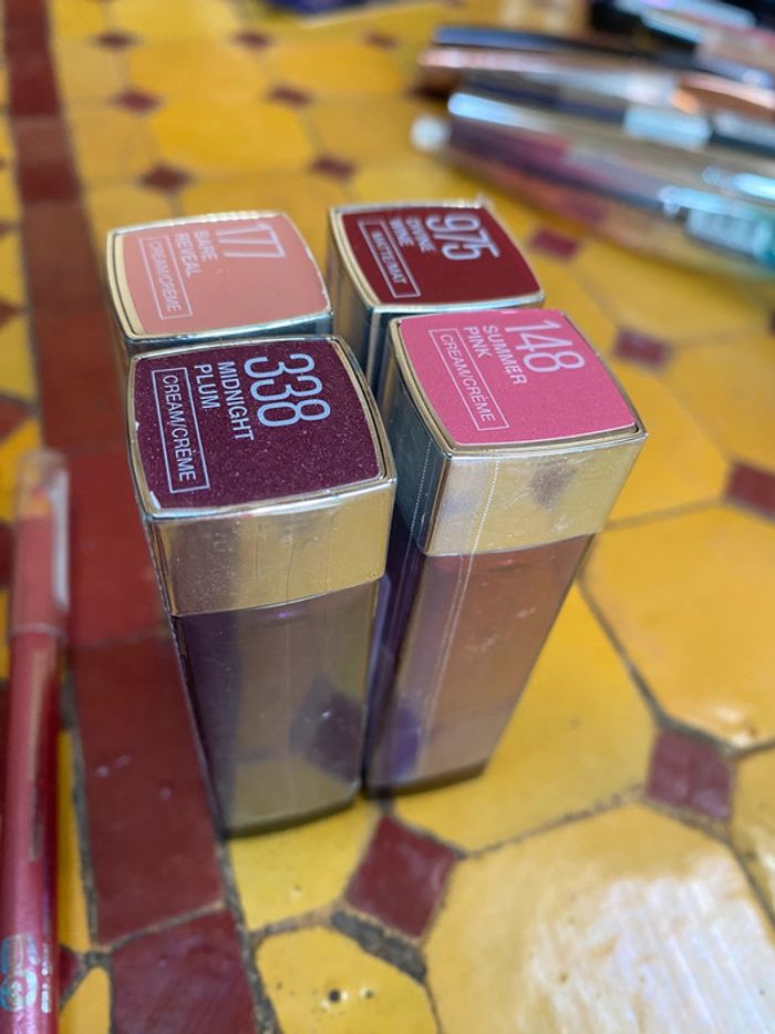 Lot crayon et rouge à lèvre - photo numéro 5