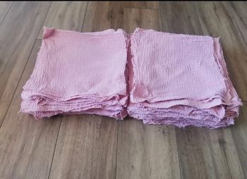 Lot de 50 ou 47 serviettes gaze de coton vieux rose. 