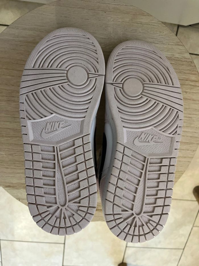 Jordan 1 mid barely rose - photo numéro 4
