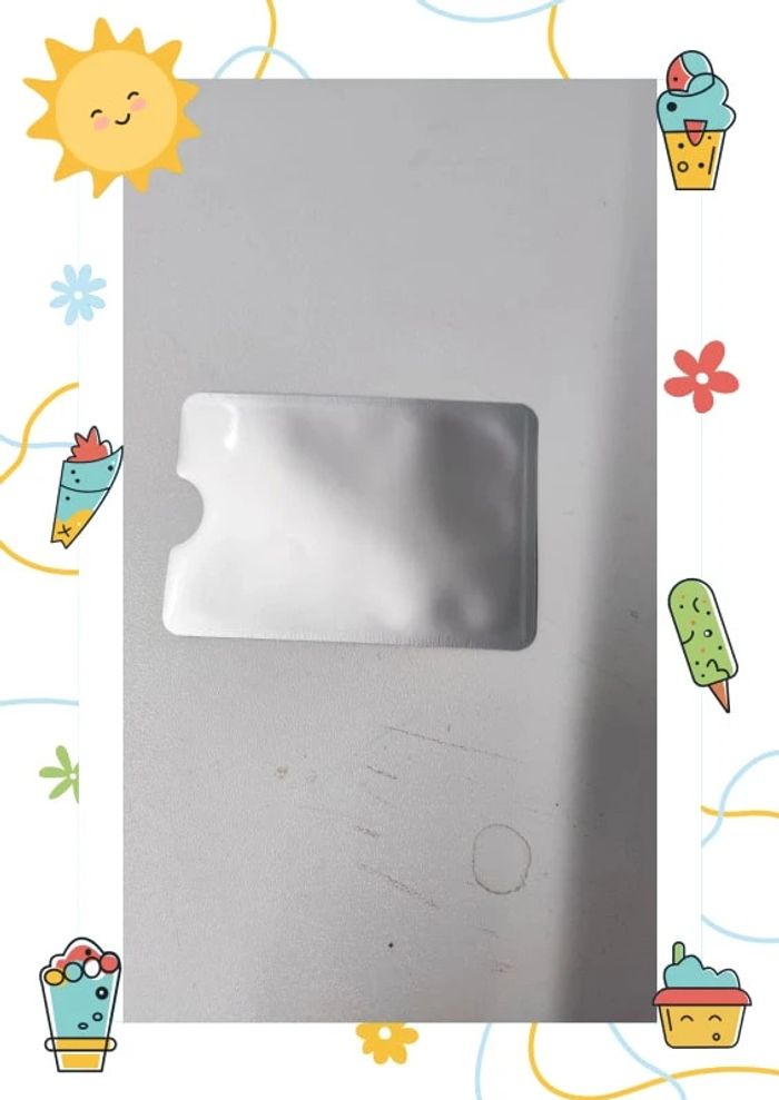 Porte carte RFID protection
pour protéger votre carte bancaire du piratage sans contact - photo numéro 3