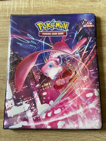 Classeur Pokémon Mew poing de fusion 