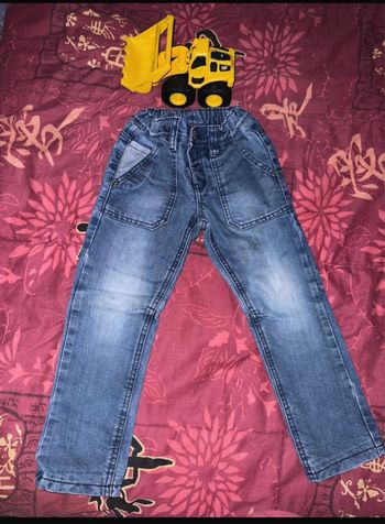 Jeans garçon taille 4 ans🦕