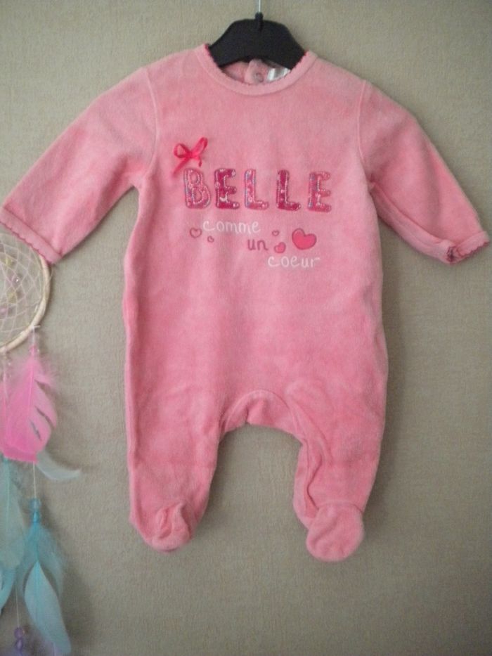 Lot de 5 pyjamas 1 mois de différentes marques Kitchoun 1 mois Beebs
