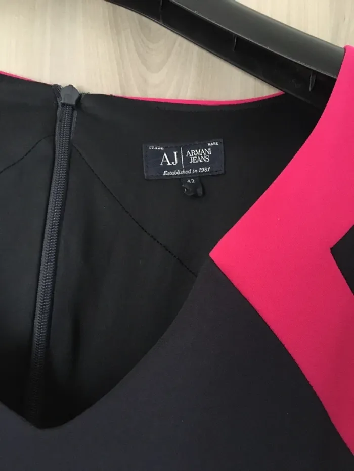 Robe fourreau Armani bleue et fushia - photo numéro 4